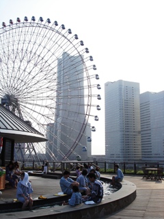 みなとみらい万葉倶楽部の展望足湯庭園